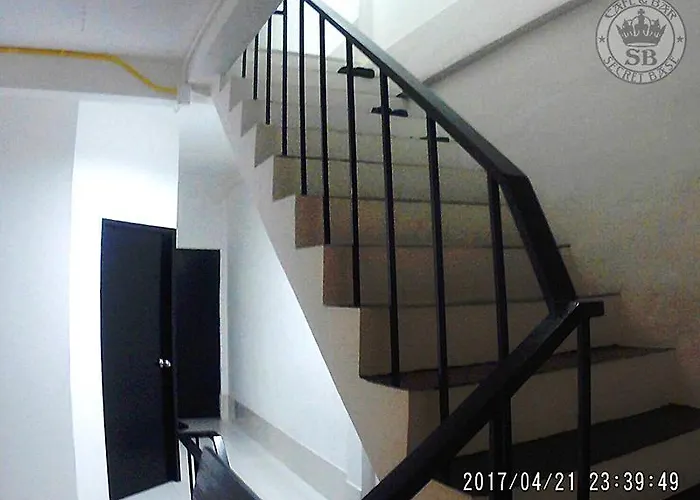 Cafe And Bar Secret Base Hostel Bangkok