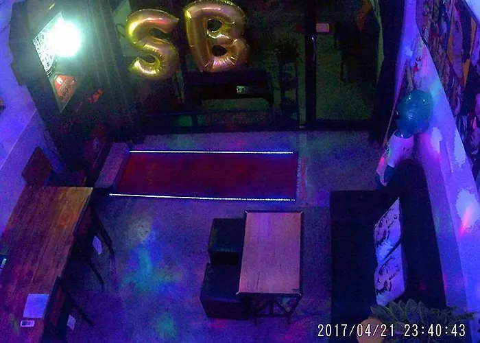 Cafe And Bar Secret Base Hostel