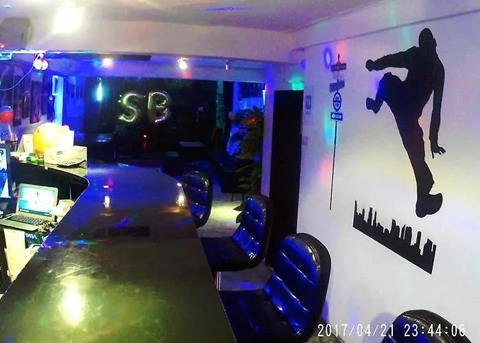 Cafe And Bar Secret Base Bangkok